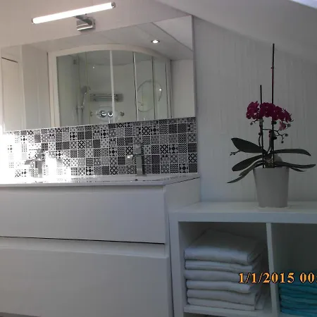 La Vieux Bed & Breakfast 3*
